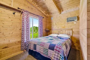The Park Cabin at Mount Carmel Motel and RV Park - Image 3