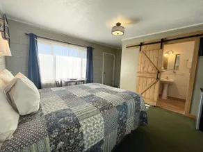 Mount Carmel Motel in Southern Utah Desert Room 6 - Image 4