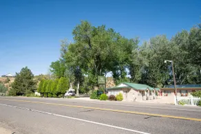 Mount Carmel Motel in Southern Utah Desert Room 6 - Image 2