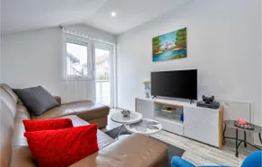 Amazing Home In Dugo Selo - Image 2