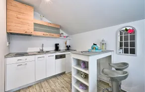 Amazing Home In Dugo Selo - Image 5