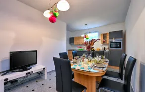 Amazing Home In Dugo Selo - Image 3