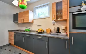 Amazing Home In Dugo Selo - Image 4
