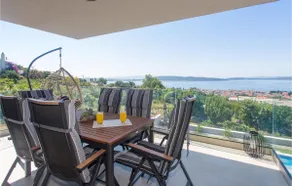 Amazing Home In Kastel Kambelovac - Image 3