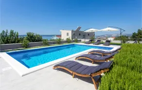 Amazing Home In Kastel Kambelovac - Image 2