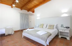 Holiday Home In Strada Cervara - Image 5