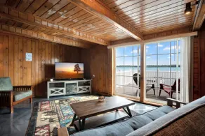 Multi-unit with lake access and stunning views - Image 4