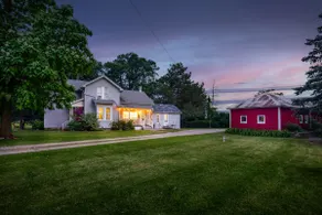 Frankenmuth Christmas Farmhouse | HugeLot | PetsOK - Image 4