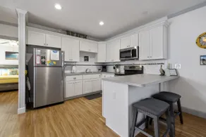 Central location with brand new finishes - Image 3