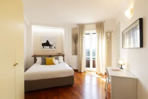 The Wall - Top Floor Apartment - Image 3