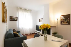 The Wall - Top Floor Apartment - Image 5
