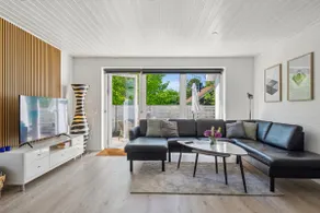 Family-friendly pool house with spa and activities - Image 5