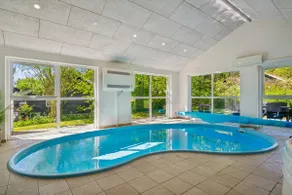 Family-friendly pool house with spa and activities - Image 3