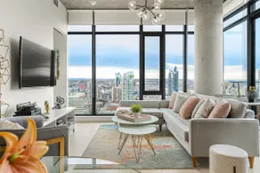 Classy & Comfortable Sub-Penthouse w Pool, AC - Image 4