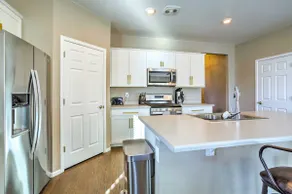 10 Mi to DIA: Spacious Aurora House w/ Yard! - Image 2