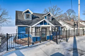 Lakefront Home w/ Gorgeous Sunsets, Kayaks, & Pier - Image 3