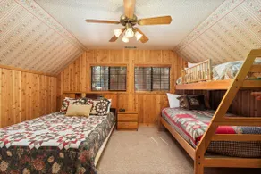 Toste Cabin- Spacious 3BR Cabin in East Village! - Image 4