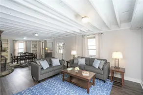 Beautiful 3bdrm Cabin°Hot Tub°Balcony°Parking° - Image 2