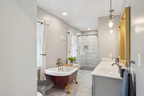 Modern farmhouse suite & trail - Image 5
