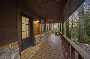 Mt Fork Riverfront Tri-Level 3 Bedroom with Hot Tub, Game Room and Kayaks - Image 5