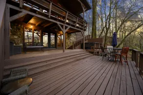 Mt Fork Riverfront Tri-Level 3 Bedroom with Hot Tub, Game Room and Kayaks - Image 4