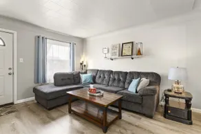 Great Location! Cozy Home with Huge Backyard - Image 2