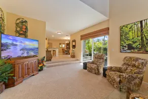 Vintage tropical townhouse close to pool - Image 5