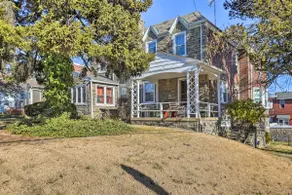 Yeadon Townhome w/ Porch, 7 Mi to Center City - Image 3