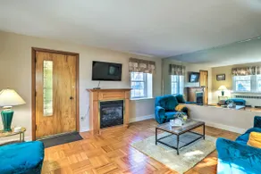 Yeadon Townhome w/ Porch, 7 Mi to Center City - Image 5