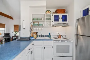Love, Bird • Cozy home, walk to beach & downtown! - Image 4