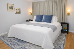 Cozy 2BR Condo in Great Location - King Bed - Image 2