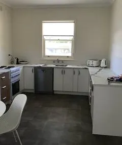 Modern Mill St. Cottage - Image 4