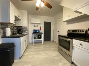 Perfectly Convenient MKE Location 2 BR Upper! - Image 3