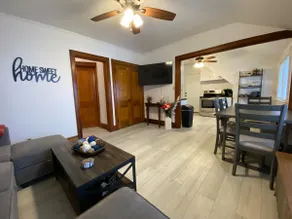 Perfectly Convenient MKE Location 2 BR Upper! - Image 2
