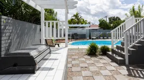 Family Home With Pool and Guest House - Image 5