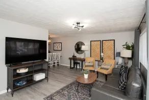 Central Location, Pet Friendly, No Airbnb Fees - Image 4