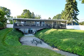 On the Lake! Waterfront 5 Bedroom Home - Image 4