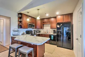 3rd-Floor Riverfront Condo: Walk to Downtown Eats! - Image 2