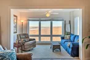 3rd-Floor Riverfront Condo: Walk to Downtown Eats! - Image 5