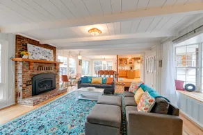Spacious Grants Pass Home w/ Hot Tub & River Views - Image 4