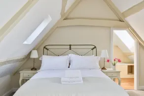 Luxury Tetbury Cottage | Combers Mead | Ensuites - Image 4