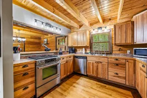 On The Rocks: Beech Mtn Getaway w/ Hot Tub & Fire - Image 4