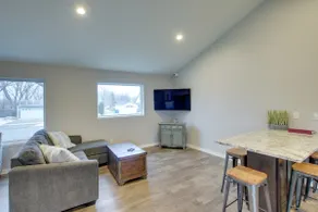 Green Bay Getaway Near Lambeau Field & Resch! - Image 5