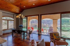 Spacious Luxury Retreat: Ideal for Groups, Families & Couples Seeking Serenity - Image 5