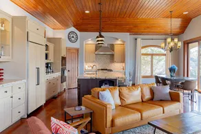 Spacious Luxury Retreat: Ideal for Groups, Families & Couples Seeking Serenity - Image 3