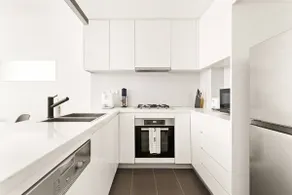 Sunshine Pacific - A Spacious Boutique Stay - Image 3