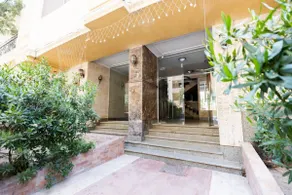 Luxe Orchid Oak Retreat | 3BR Apt + Free Parking - Image 4