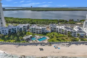 Beachfront Bliss - Spacious 4-Bed with Ocean View - Image 5