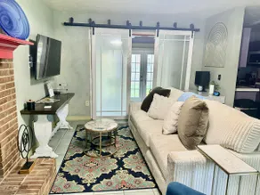 A Bliss of Color Townhouse - Image 2