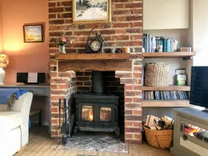 Cottage with barbeque & garden | River view - Image 4